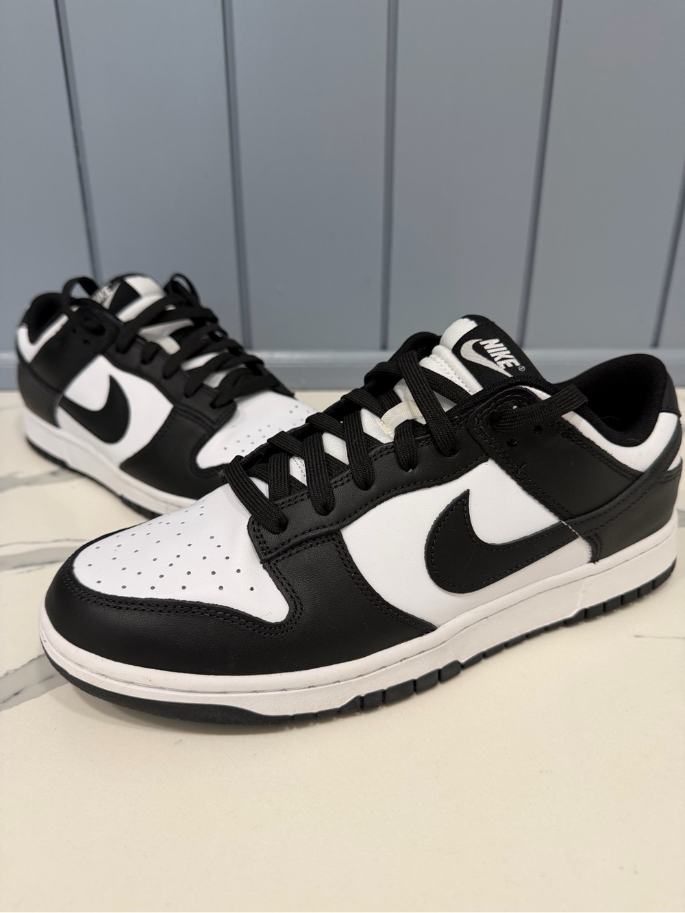 Nike Men's Black/White Low-Top Sneakers